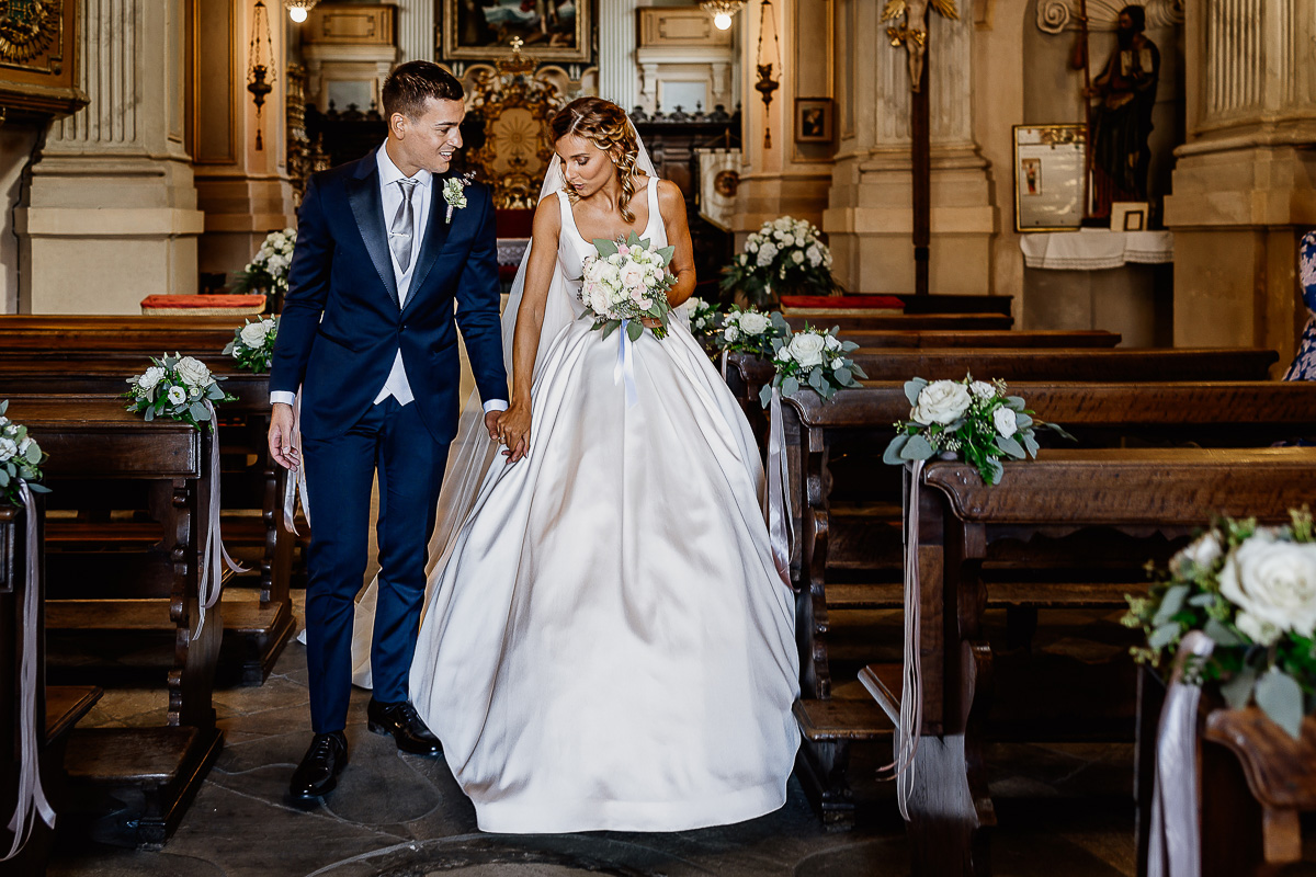 matrimonio a Chieri nella chiesa dei Ss. Bernardino e Rocco. Sposi che escono dalla chiesa