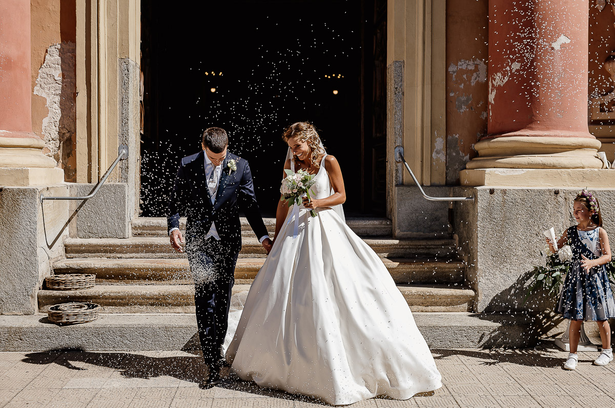 matrimonio a Chieri nella chiesa dei Ss. Bernardino e Rocco. Lancio del riso