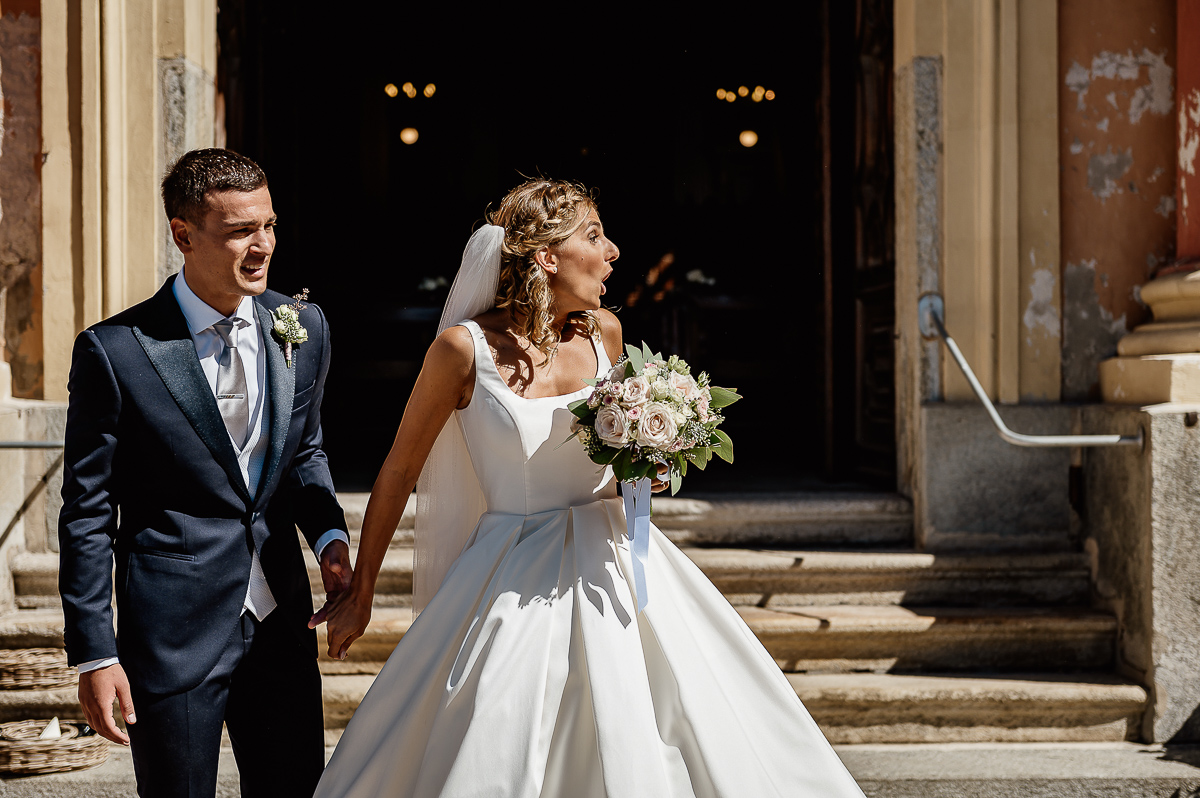 matrimonio a Chieri nella chiesa dei Ss. Bernardino e Rocco. Lancio del riso. Sposa sorpresa