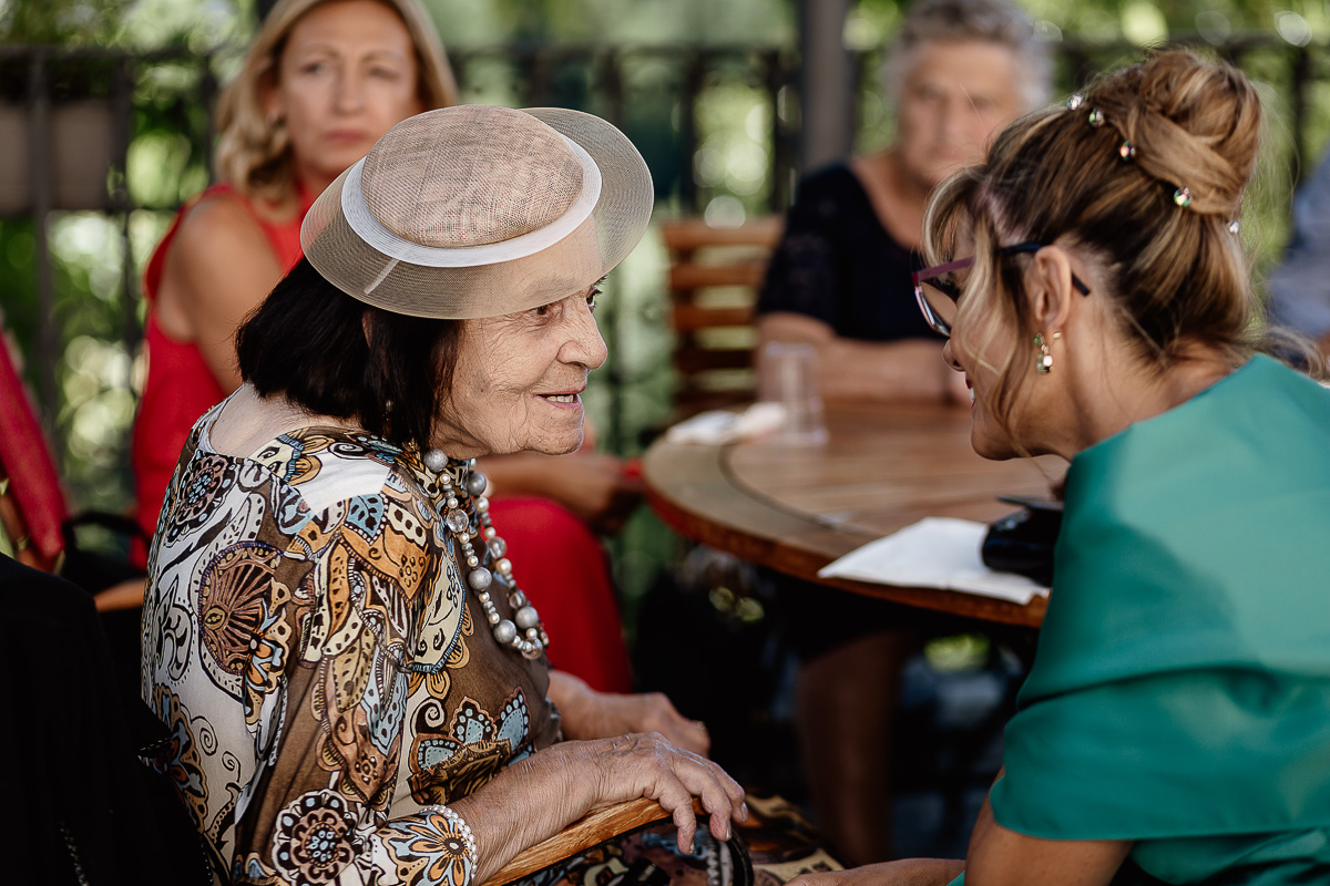 matrimonio al ristorante albergo Ca' Vittoria di Tigliole d'Asti.Mamma e nonna della sposa
