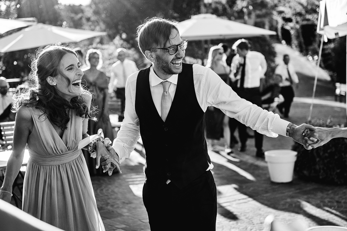 matrimonio al ristorante albergo Ca' Vittoria di Tigliole d'Asti.ballo degli amici