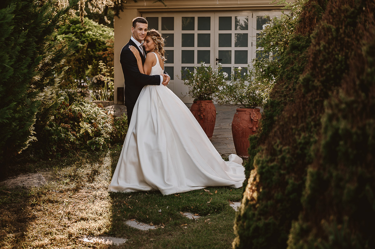 matrimonio al ristorante albergo Ca' Vittoria di Tigliole d'Asti.Foto di coppia.
