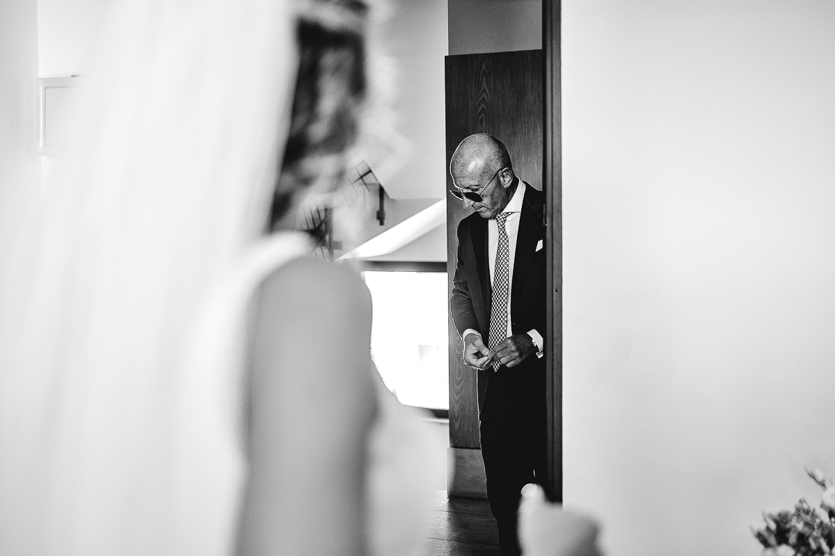 matrimonio a Chieri, preparazione della sposa, arrivo del papà della sposa.