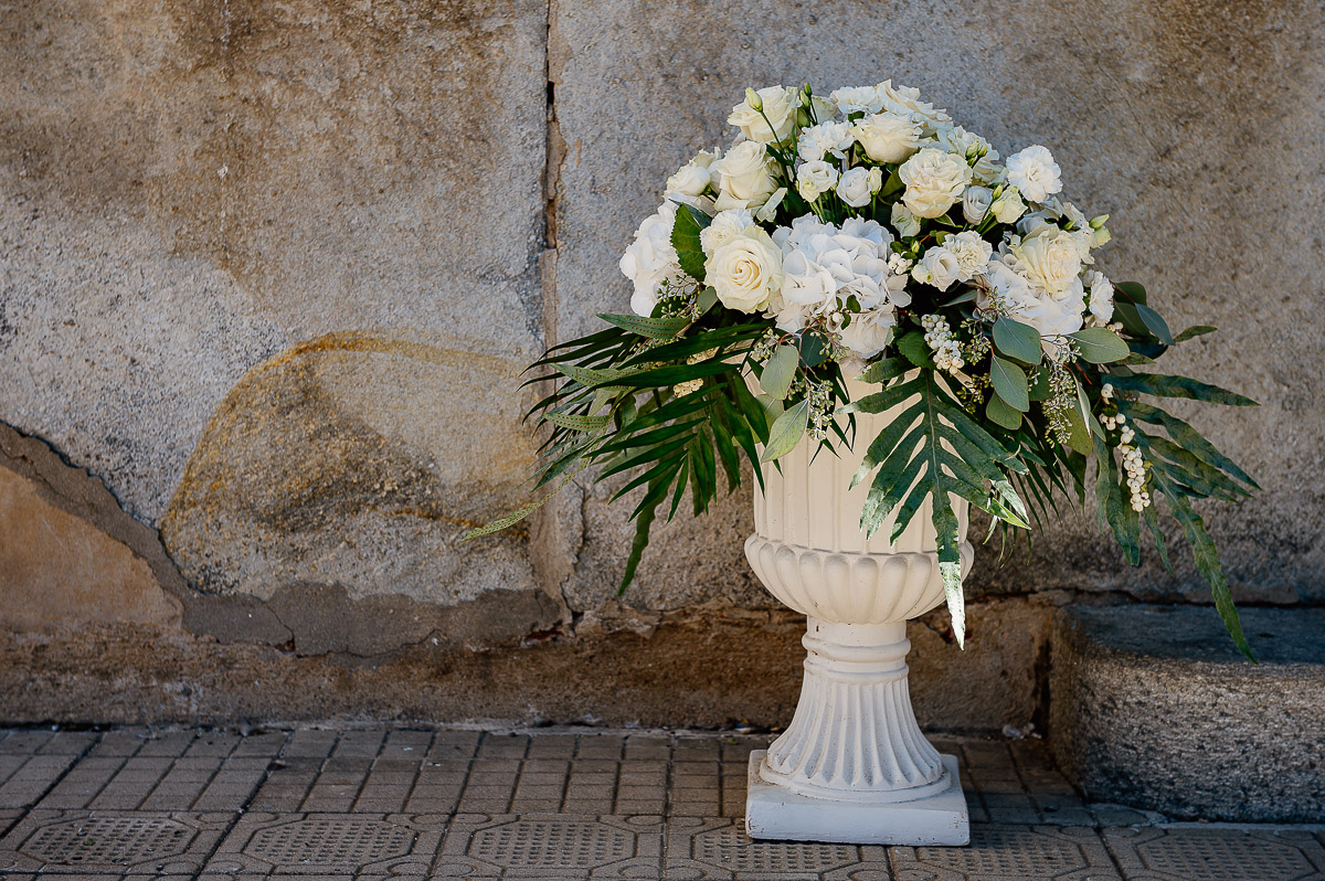 matrimonio a Chieri, cerimonia. Composizione floreale di Maison des Fleurs di Pablo Mocci di Chieri