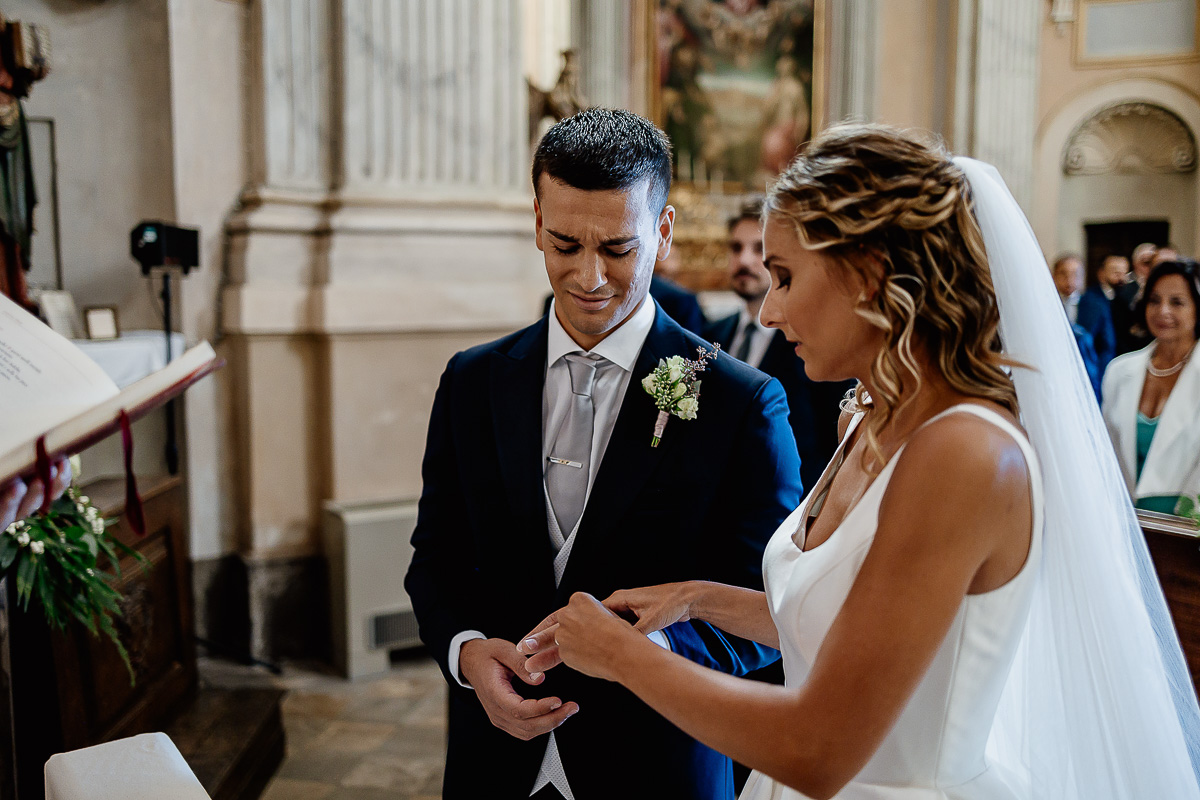 matrimonio a Chieri nella chiesa dei Ss. Bernardino e Rocco. Scambio degli anelli