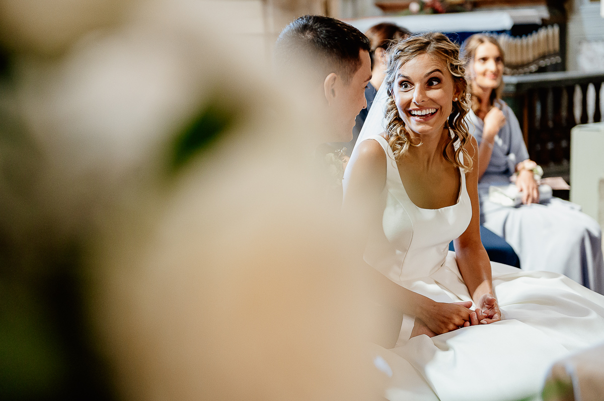 matrimonio a Chieri nella chiesa dei Ss. Bernardino e Rocco. Sposa con una bellissima espressione