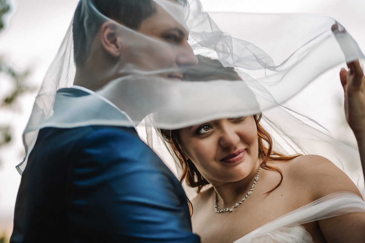 Matrimonio al Castello Canalis di Cumiana(TO). Servizio di coppia Sposi sotto il velo