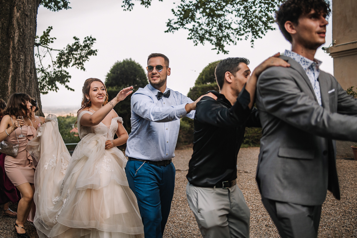 Matrimonio al Castello Canalis di Cumiana(TO). Aperitivo. Balli di gruppo, trenino