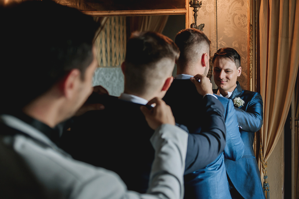 Matrimonio al Castello Canalis di Cumiana(TO). Sposo con gli amici