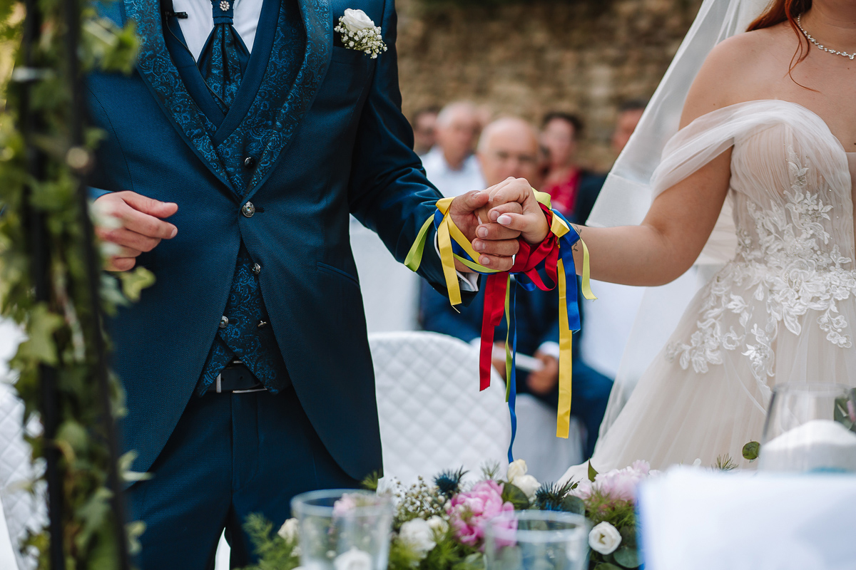 Matrimonio al Castello Canalis di Cumiana(TO). Cerimonia. Rito dei nastri