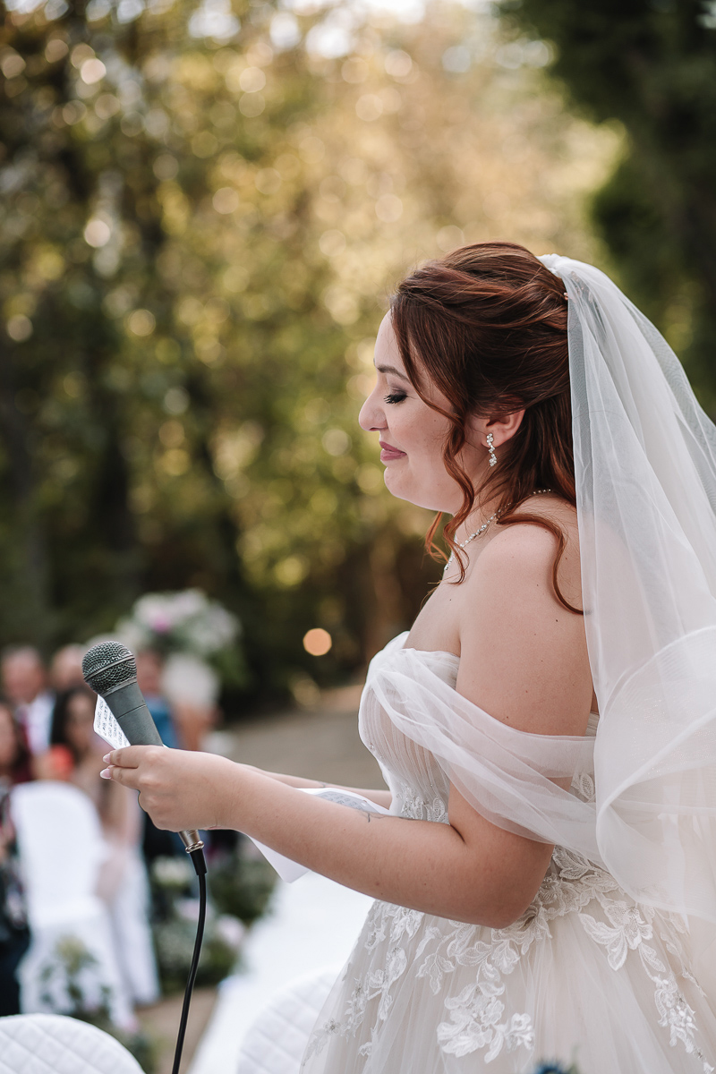 Matrimonio al Castello Canalis di Cumiana(TO). Cerimonia. Promesse della sposa.