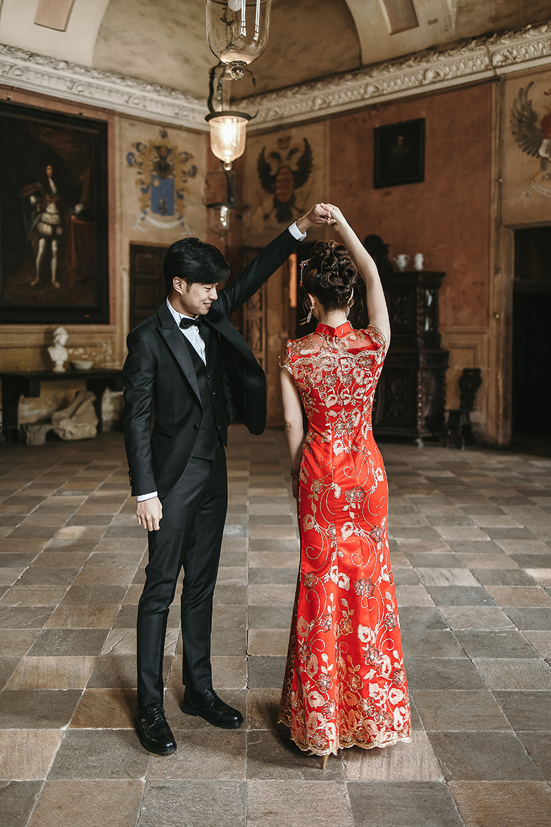 Castello di Collegno, matrimonio cinese. Cerimonia tradizionale. Preparazione della sposa. Ritratto degli sposi.