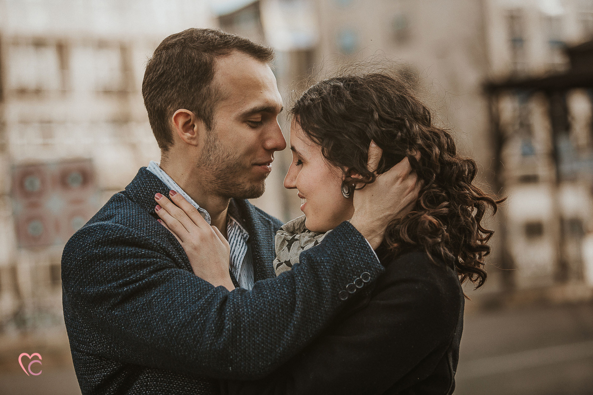 Engagement a Torino nella stazione di Porta Susa. Ritratto
