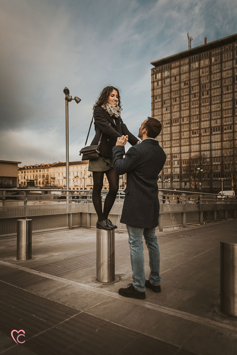 Engagement a Torino nella stazione di Porta Susa.