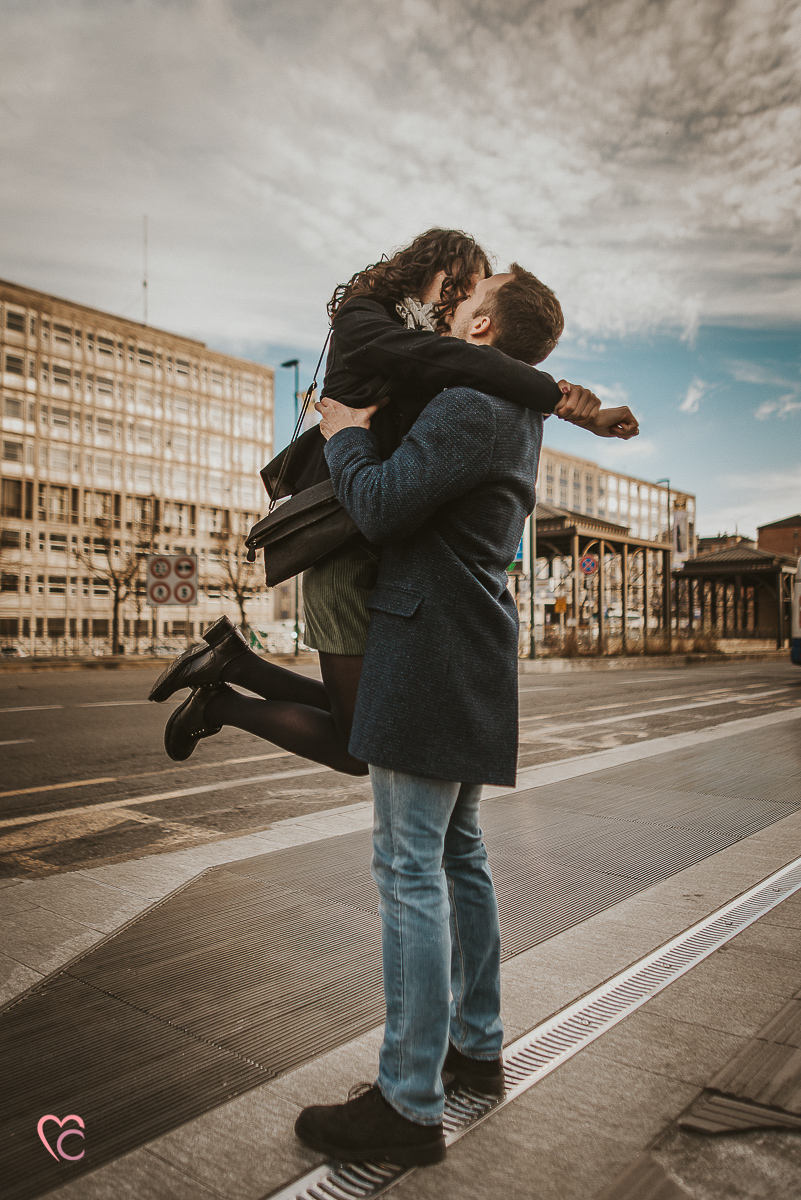 Engagement a Torino nella stazione di Porta Susa.