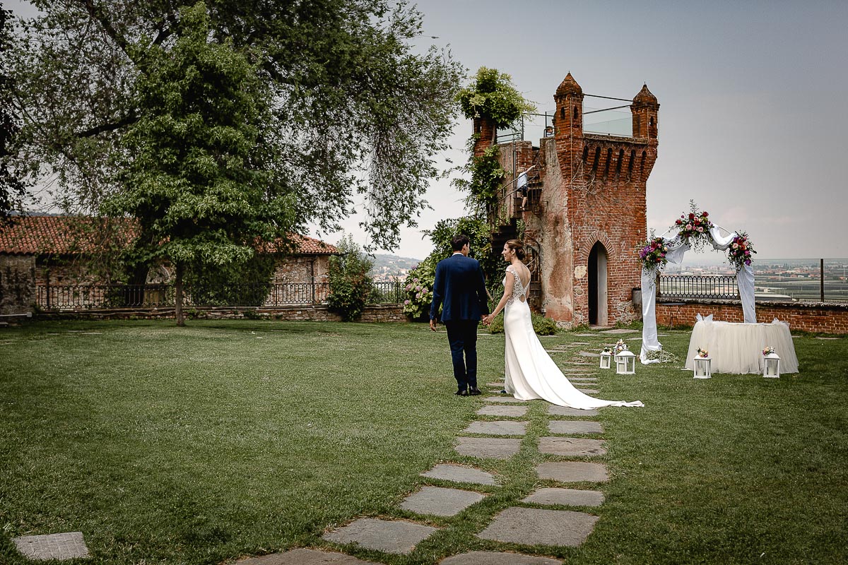 Castello Rosso di Costigliole di Saluzzo. Destination wedding. Sposi