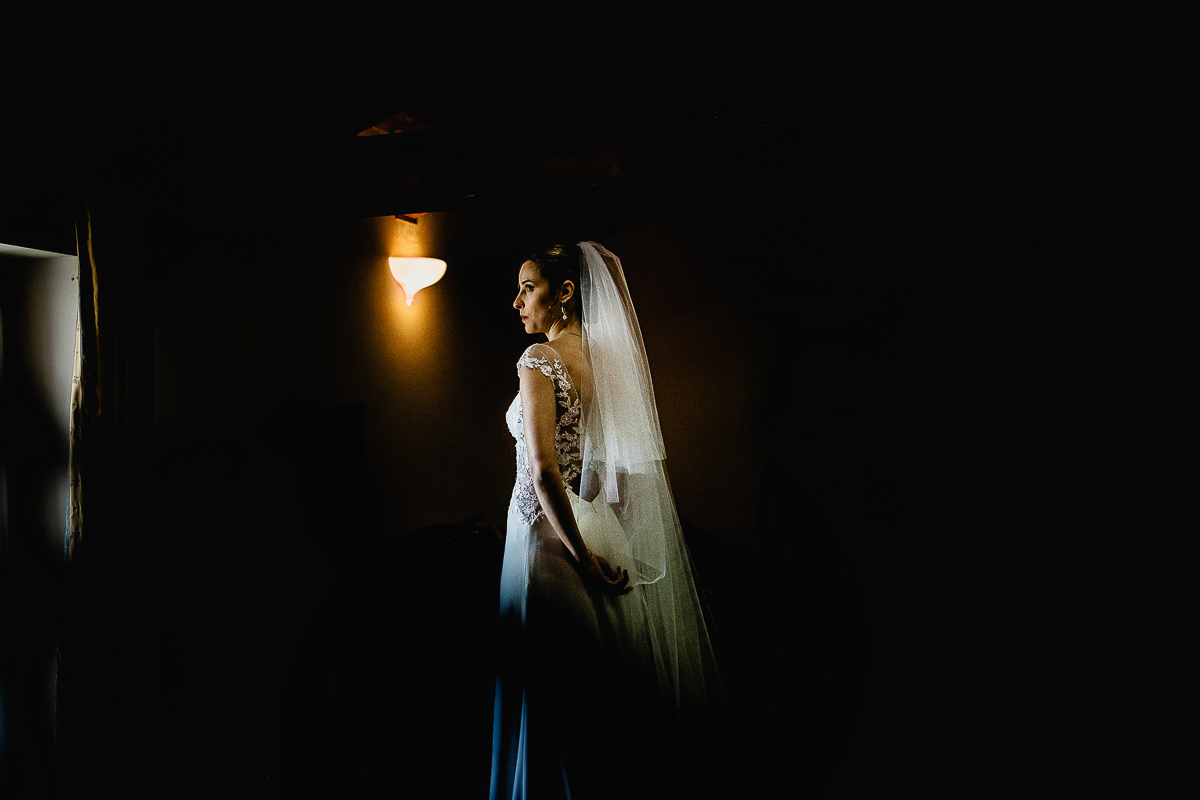 Castello Rosso di Costigliole di Saluzzo. Destination wedding. Sposa