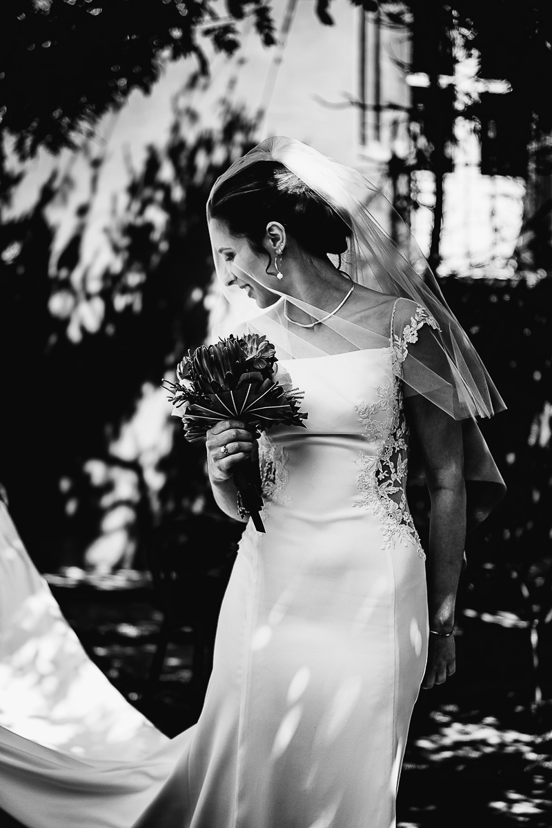 Castello Rosso di Costigliole di Saluzzo. Destination wedding. Cerimonia. Ritratto della sposa bianco e nero.