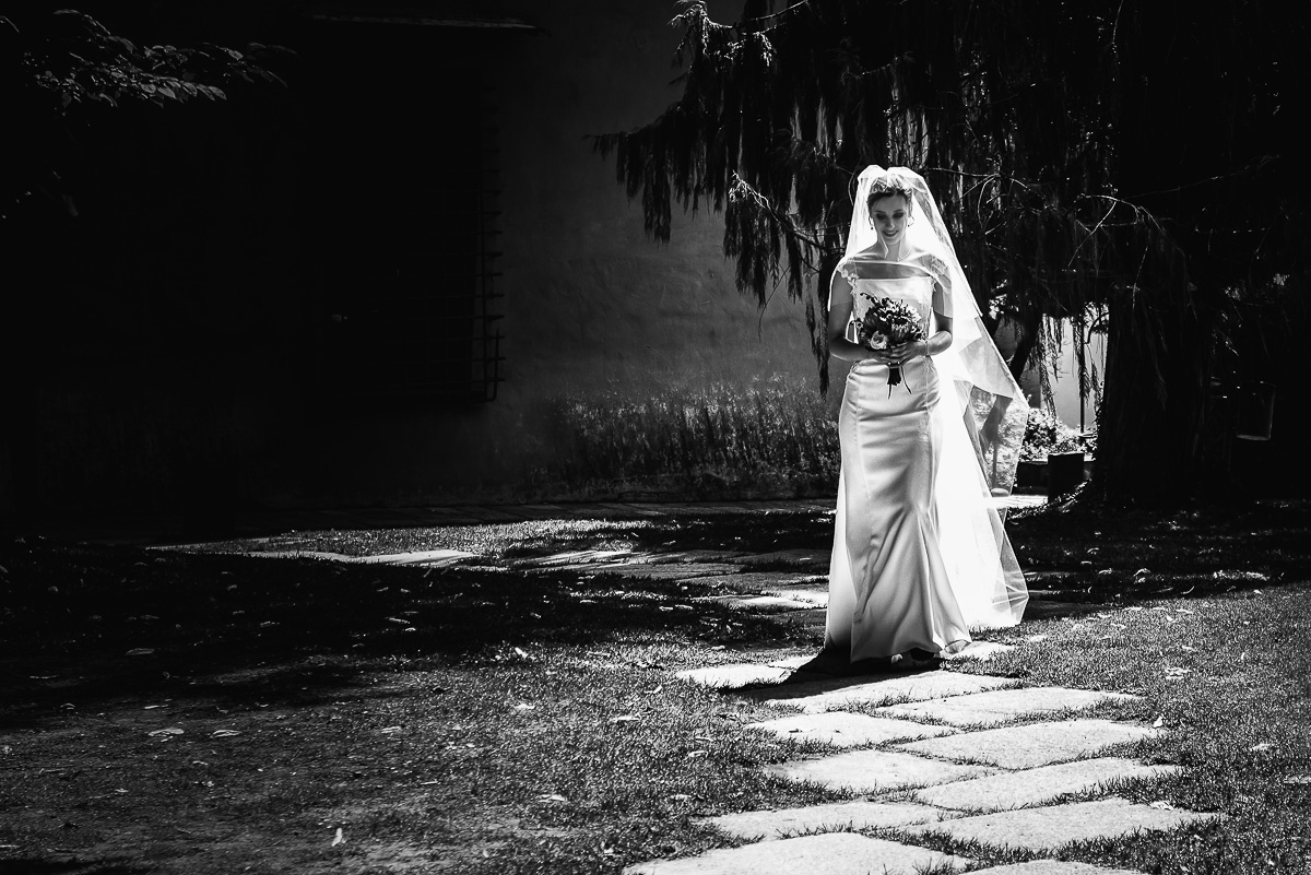 Castello Rosso di Costigliole di Saluzzo. Destination wedding. Cerimonia. Arrivo della sposa.