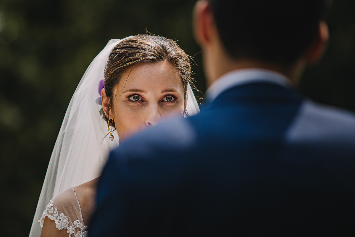 Castello Rosso di Costigliole di Saluzzo. Destination wedding. Cerimonia.Particolare sugli occhi della sposa.