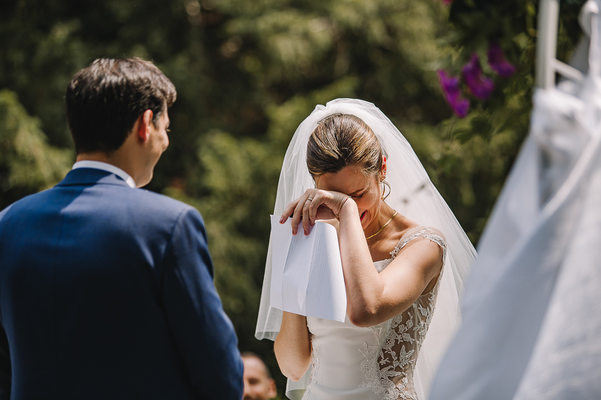 Castello Rosso di Costigliole di Saluzzo. Destination wedding. Cerimonia.Sposa che piange.