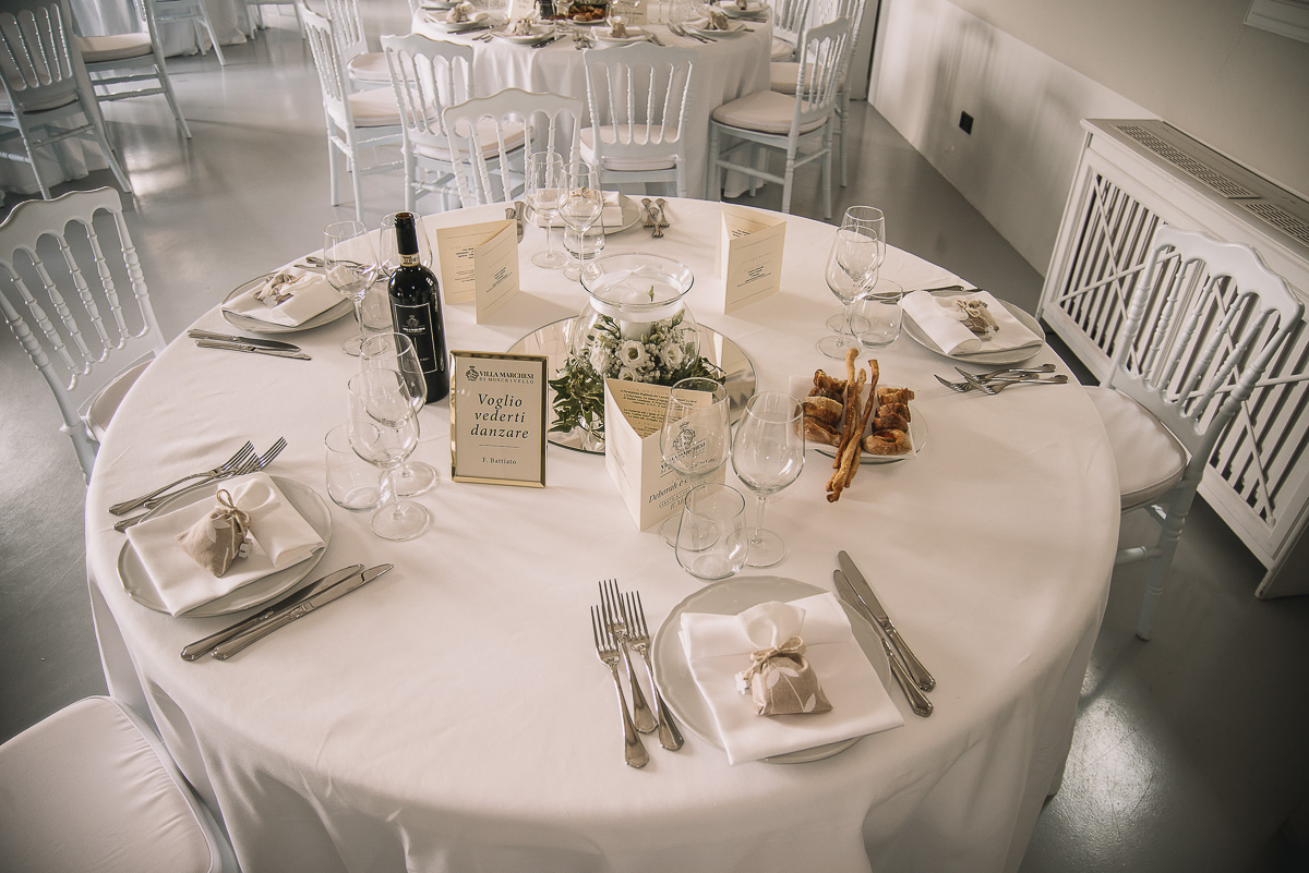 Matrimonio nella Villa dei Marchesi di Moncrivello. Servizio di coppia.Aperitivo.Sala.