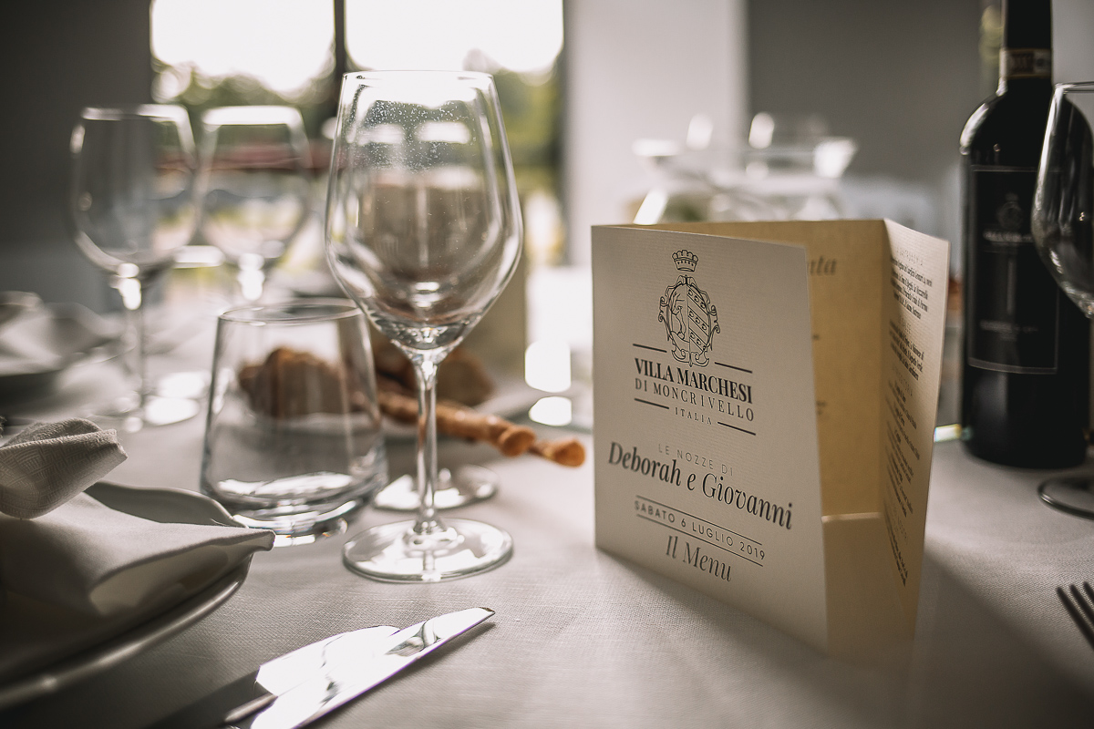 Matrimonio nella Villa dei Marchesi di Moncrivello. Servizio di coppia.Aperitivo.Sala. Menu