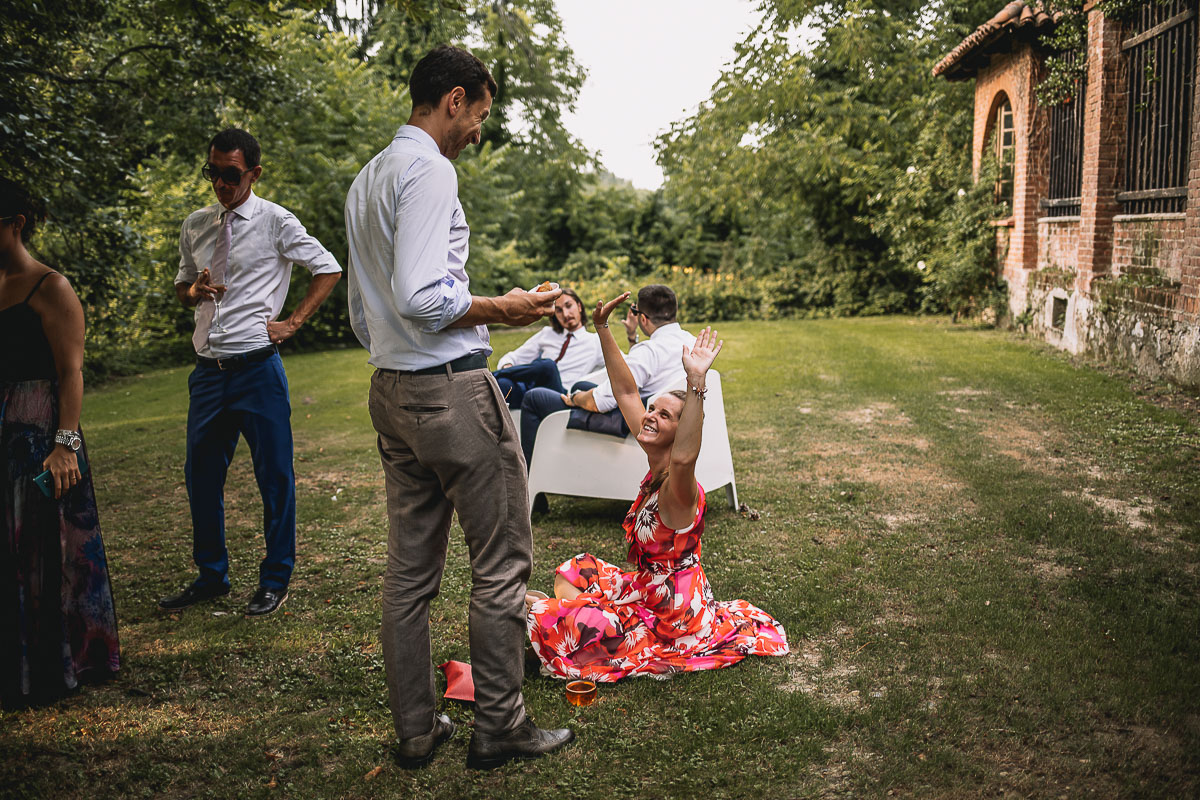 Matrimonio nella Villa dei Marchesi di Moncrivello. Servizio di coppia.Aperitivo.