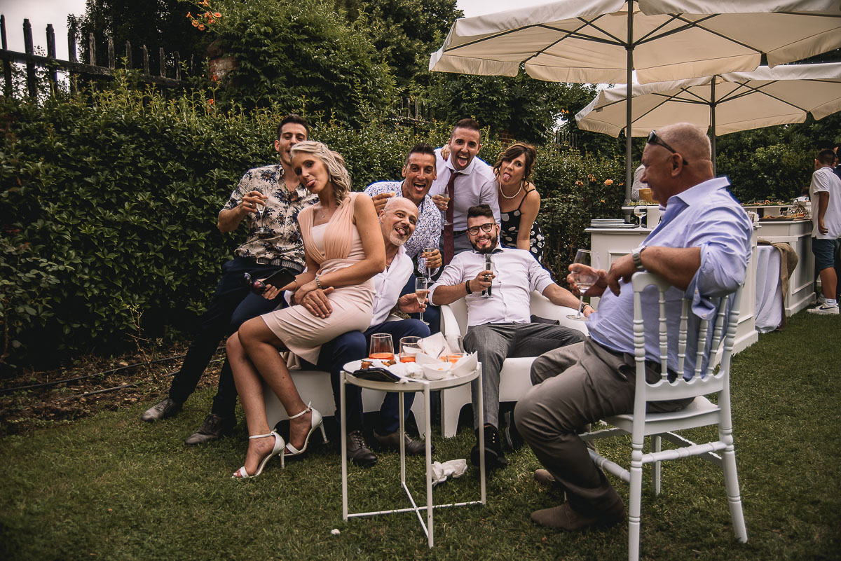 Matrimonio nella Villa dei Marchesi di Moncrivello. Servizio di coppia.Aperitivo.