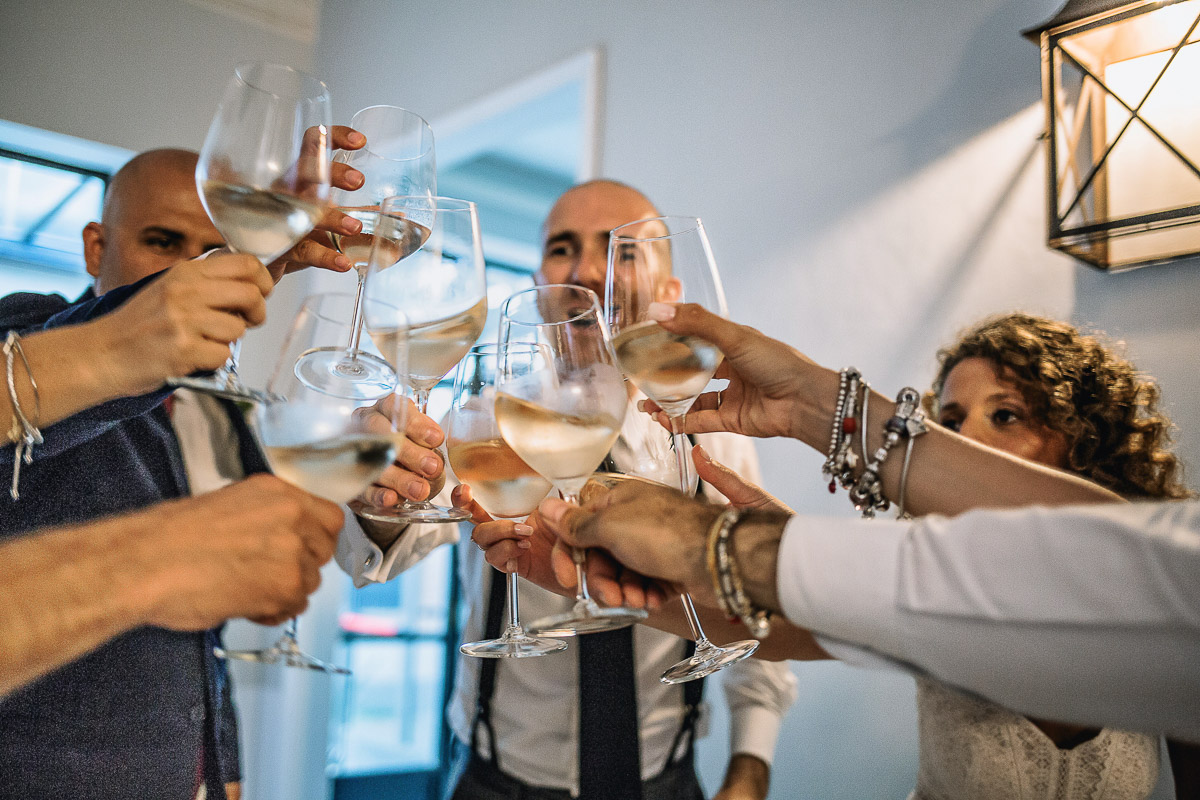 Matrimonio nella Villa dei Marchesi di Moncrivello. Servizio di coppia.Cena. Brindisi