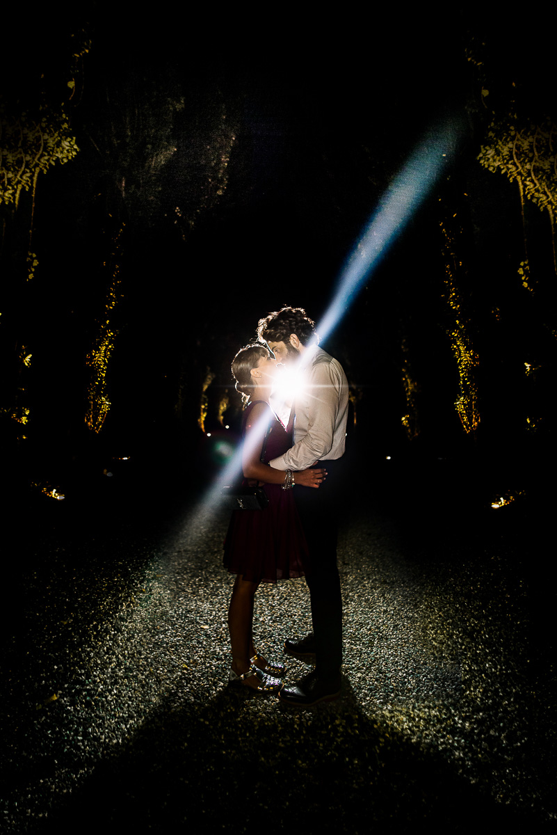 Matrimonio nella Villa dei Marchesi di Moncrivello. Servizio di coppia.Cena. Foto di coppia di una coppia di amici