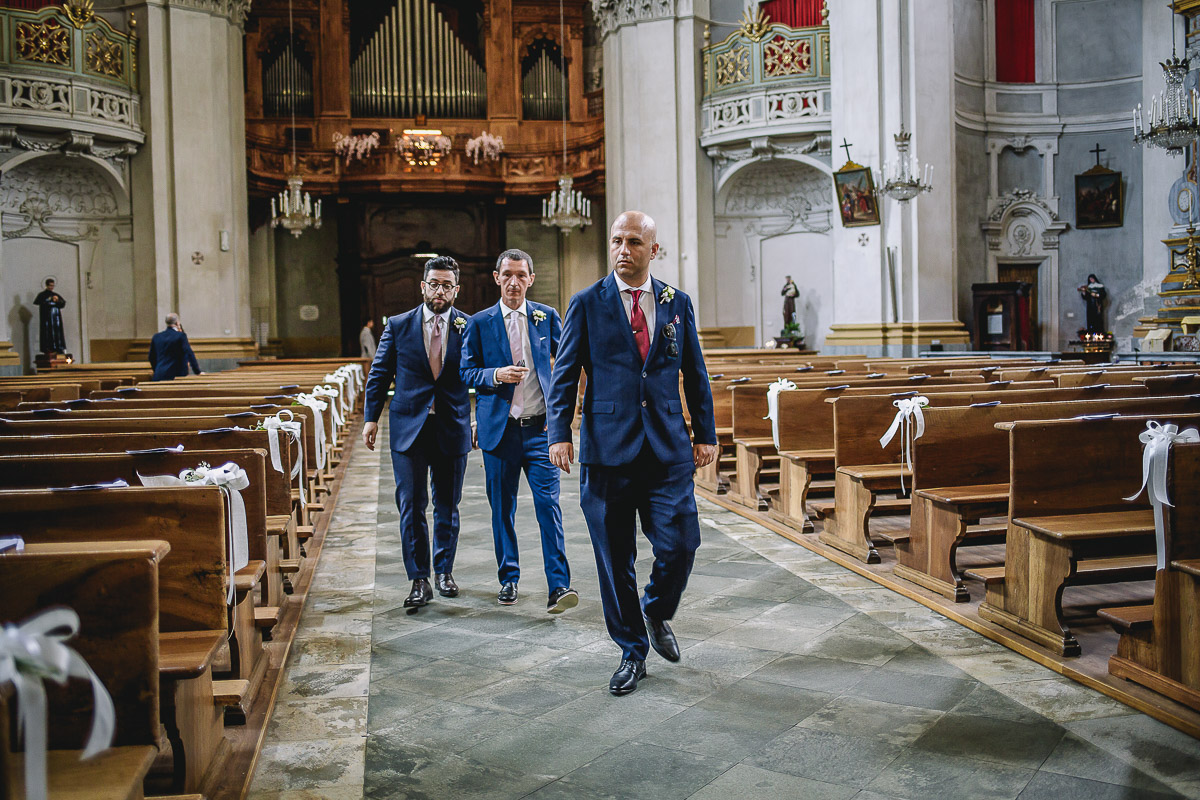 Matrimonio nella Chiesa Parrocchiale di Strambino. Entrata dei testimoni dello sposo
