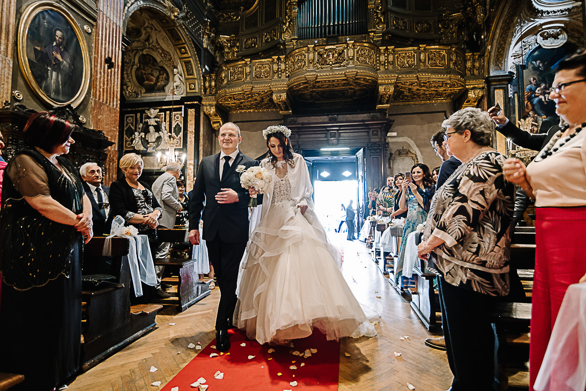 Matrimonio a Torino. Chiesa di san Francesco da Paola. Entrata della sposa con il padre