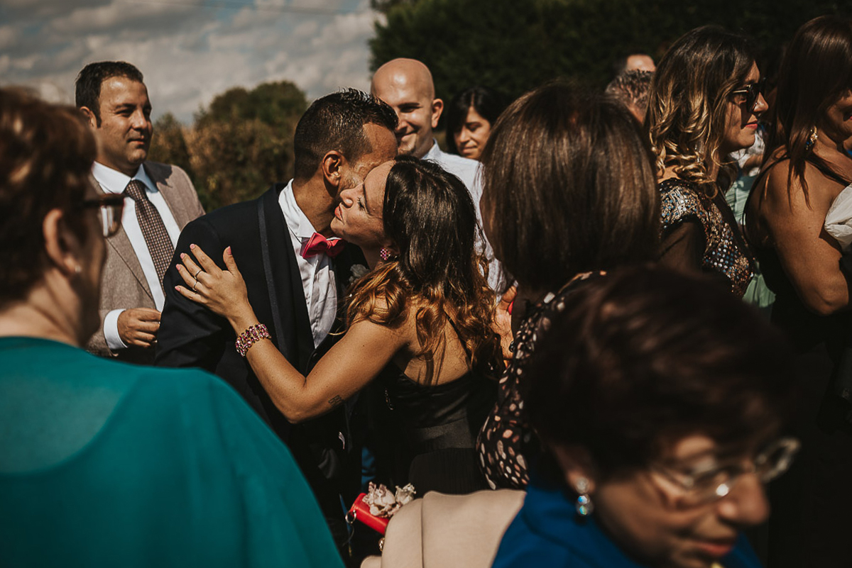 Casa Format, matrimonio italo-marocchino. Cerimonia. Baci e abbracci.