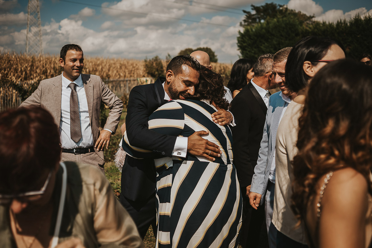 Casa Format, matrimonio italo-marocchino. Cerimonia. Baci e abbracci.