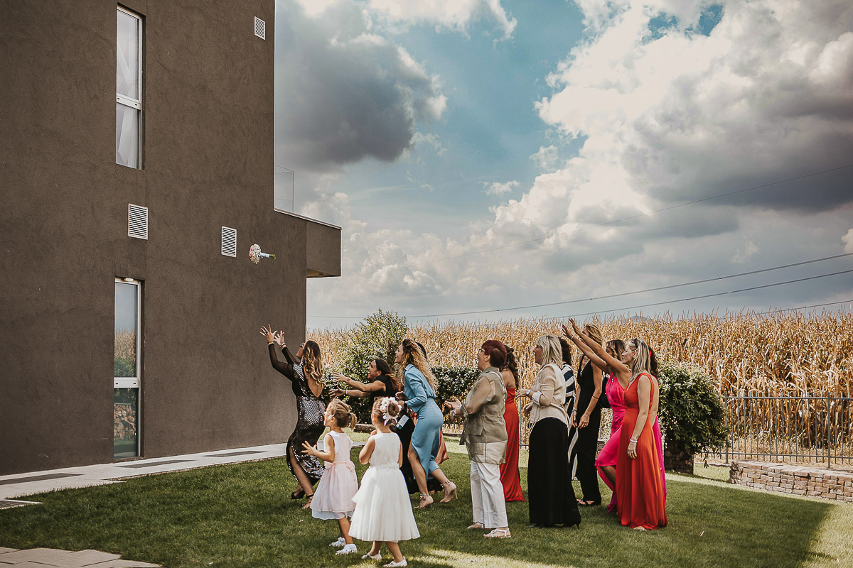 Casa Format, matrimonio italo-marocchino. Aperitivo. Lancio del bouquet.