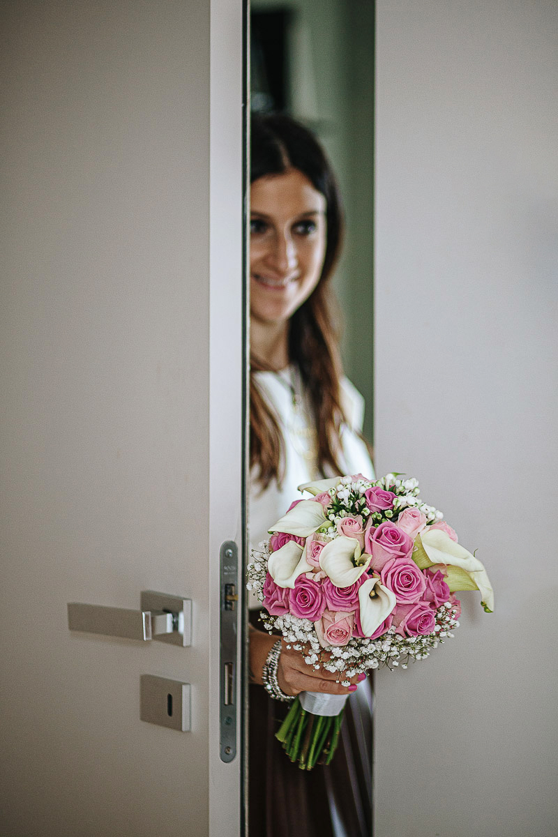 Casa Format, matrimonio italo-marocchino. Preparazione della sposa. Arrivo della wp con il bouquet