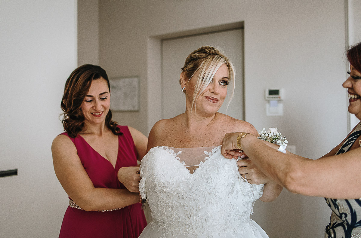 Casa Format, matrimonio italo-marocchino. Preparazione della sposa. Vestizione della sposa.