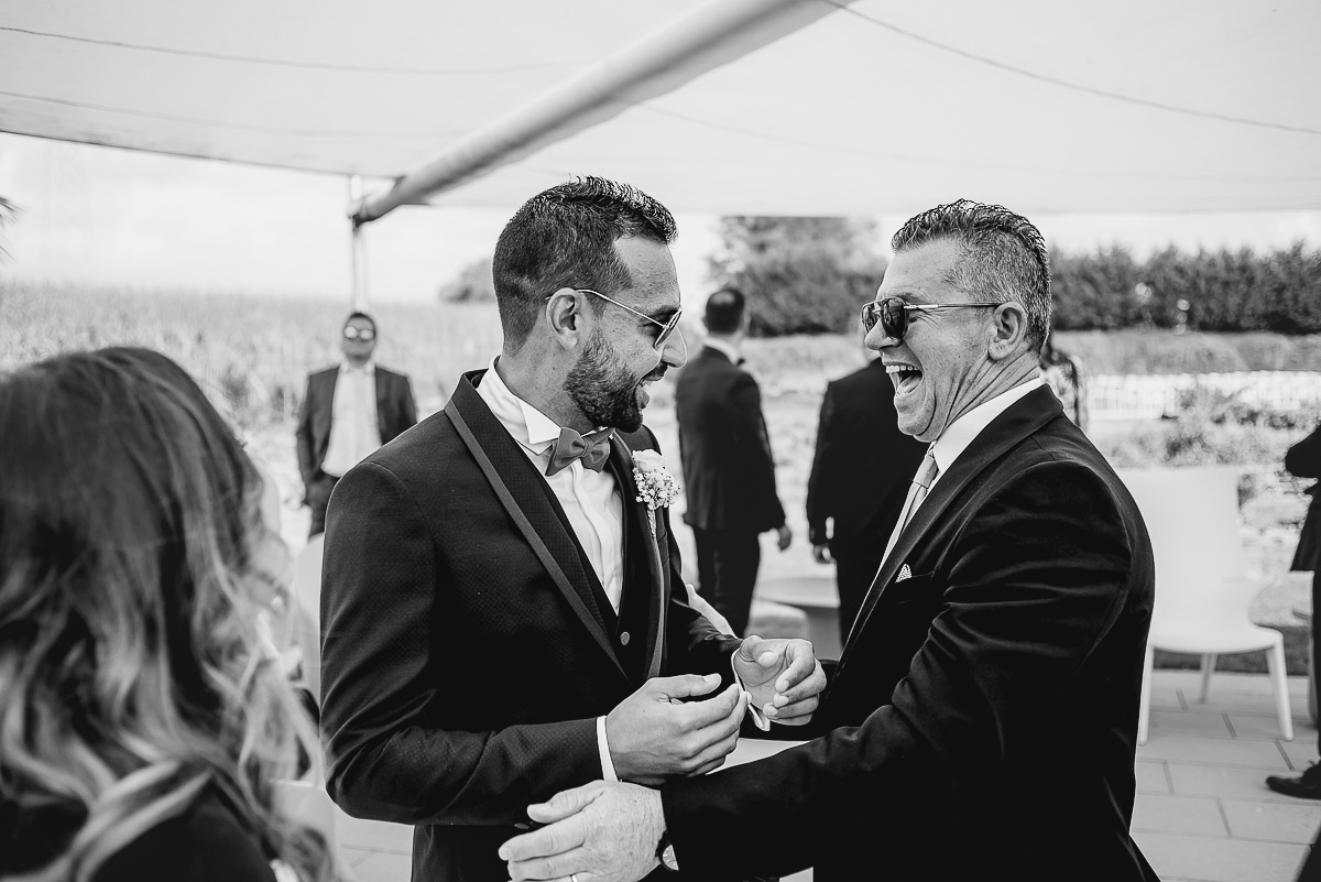 Casa Format, matrimonio italo-marocchino. Cerimonia. Sposo con gli invitati.