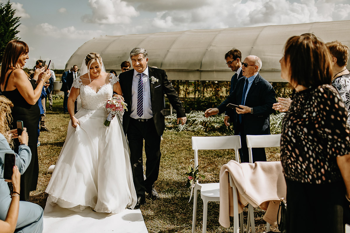 Casa Format, matrimonio italo-marocchino. Cerimonia. Ingresso della sposa con il padre.