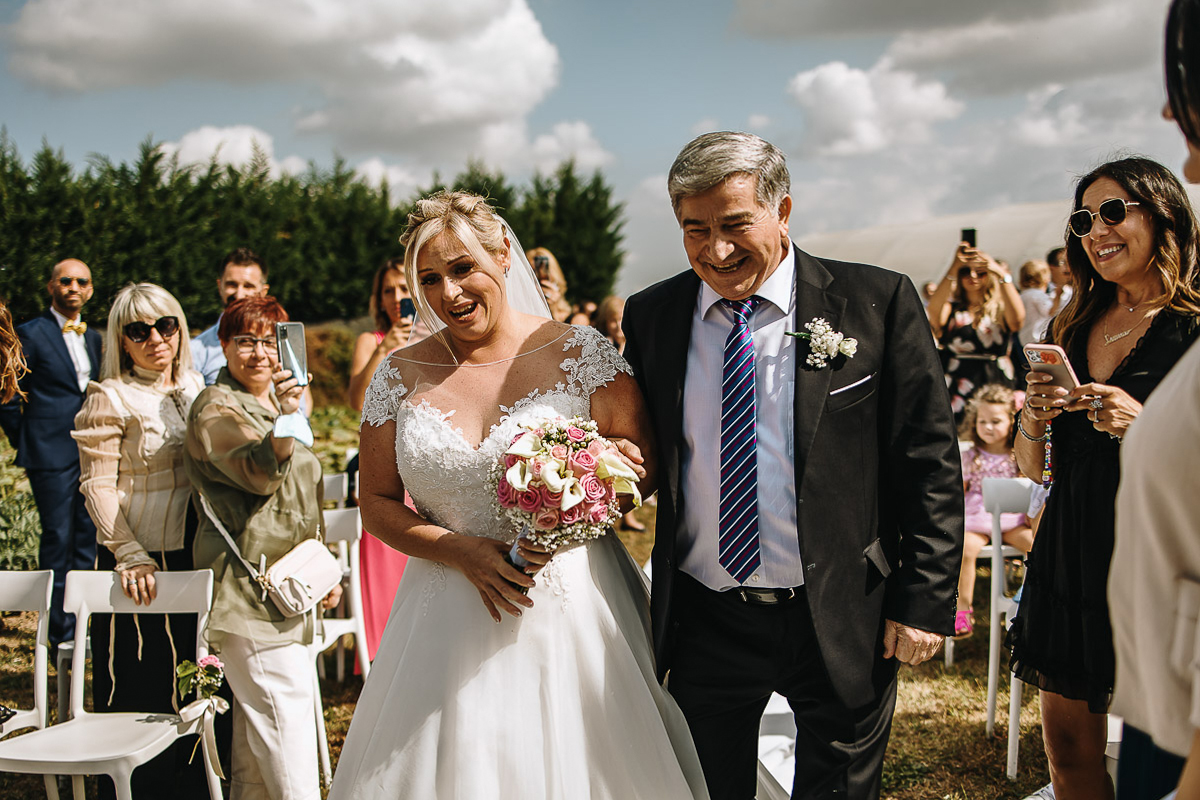 Casa Format, matrimonio italo-marocchino. Cerimonia. Arrivo della sposa con il padre.