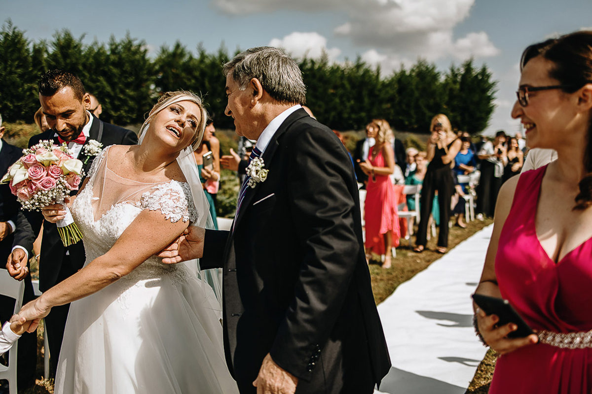 Casa Format, matrimonio italo-marocchino. Cerimonia. Sposa guarda il padre.