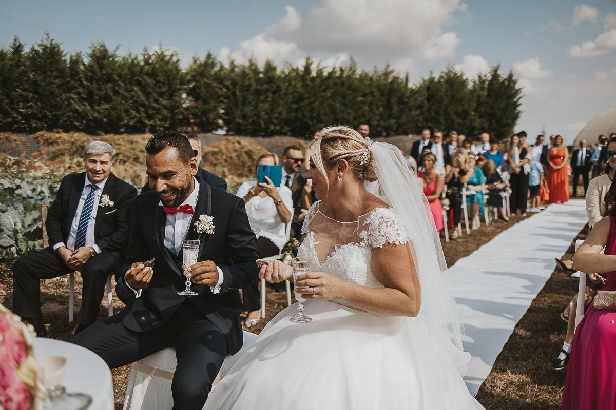 Casa Format, matrimonio italo-marocchino. Cerimonia. Sposi bevono il latte dicocco secondo la tradizione marocchina.