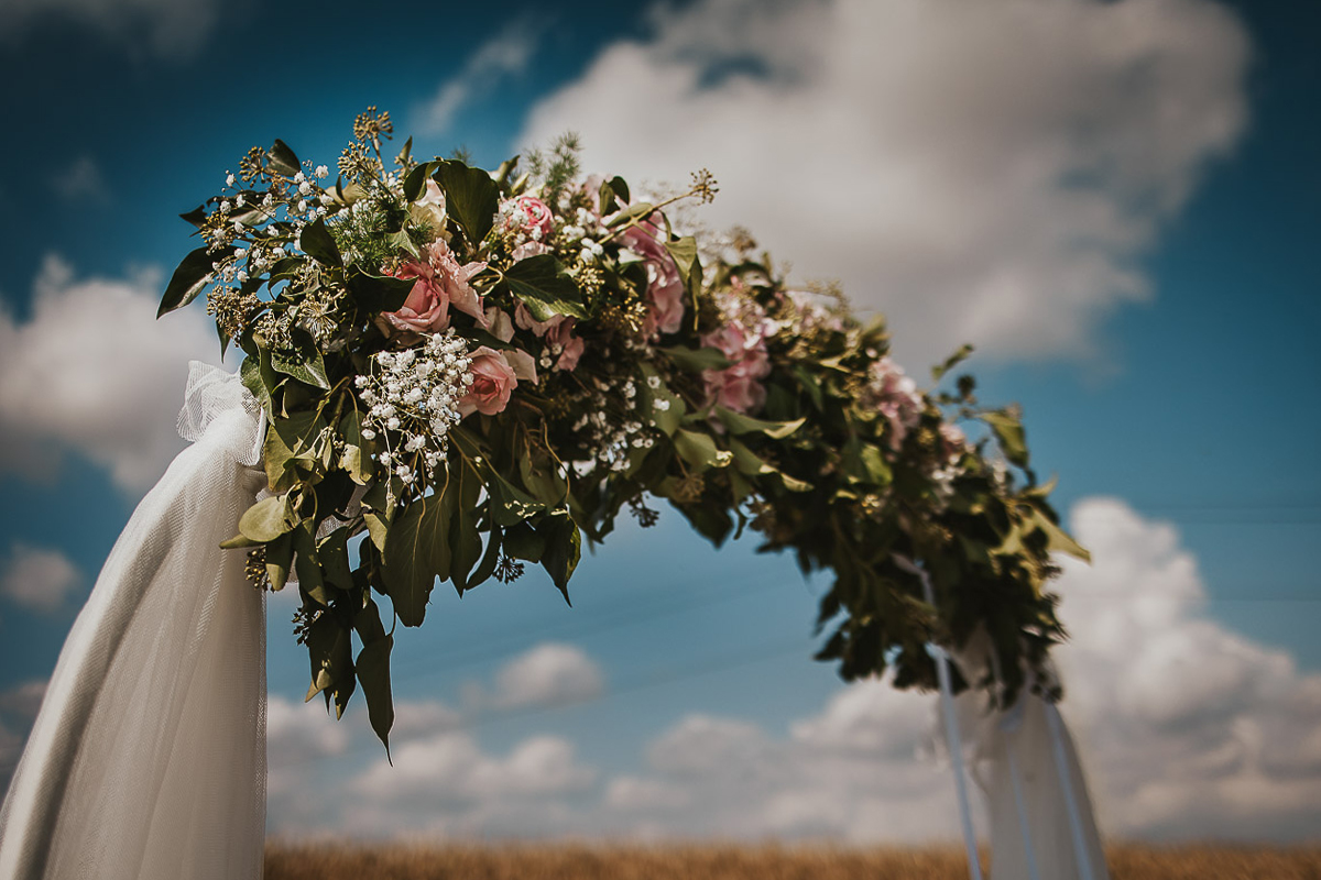 Casa Format, matrimonio italo-marocchino. Cerimonia. Arco fiorito.