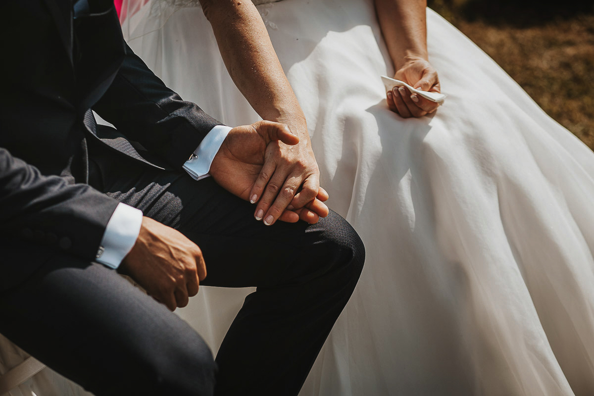 Casa Format, matrimonio italo-marocchino. Cerimonia. Sposi si danno la mano.