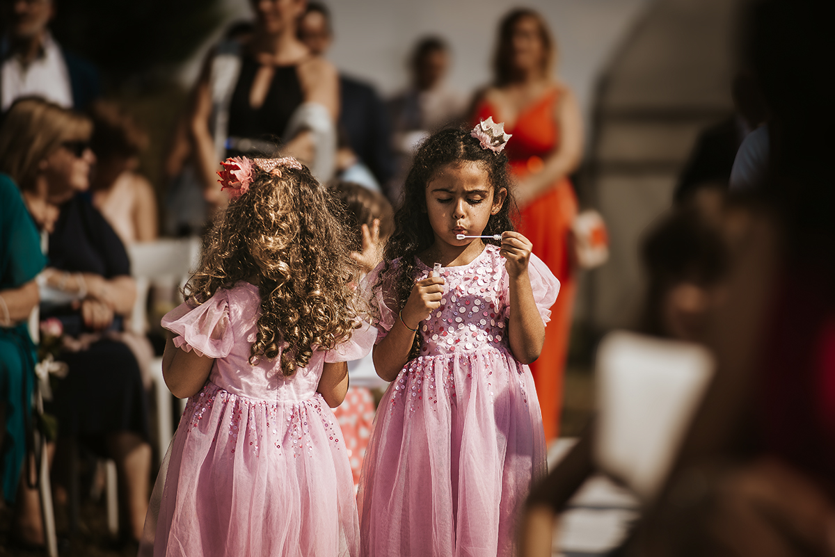 Casa Format, matrimonio italo-marocchino. Cerimonia. Bambine con le bolle.