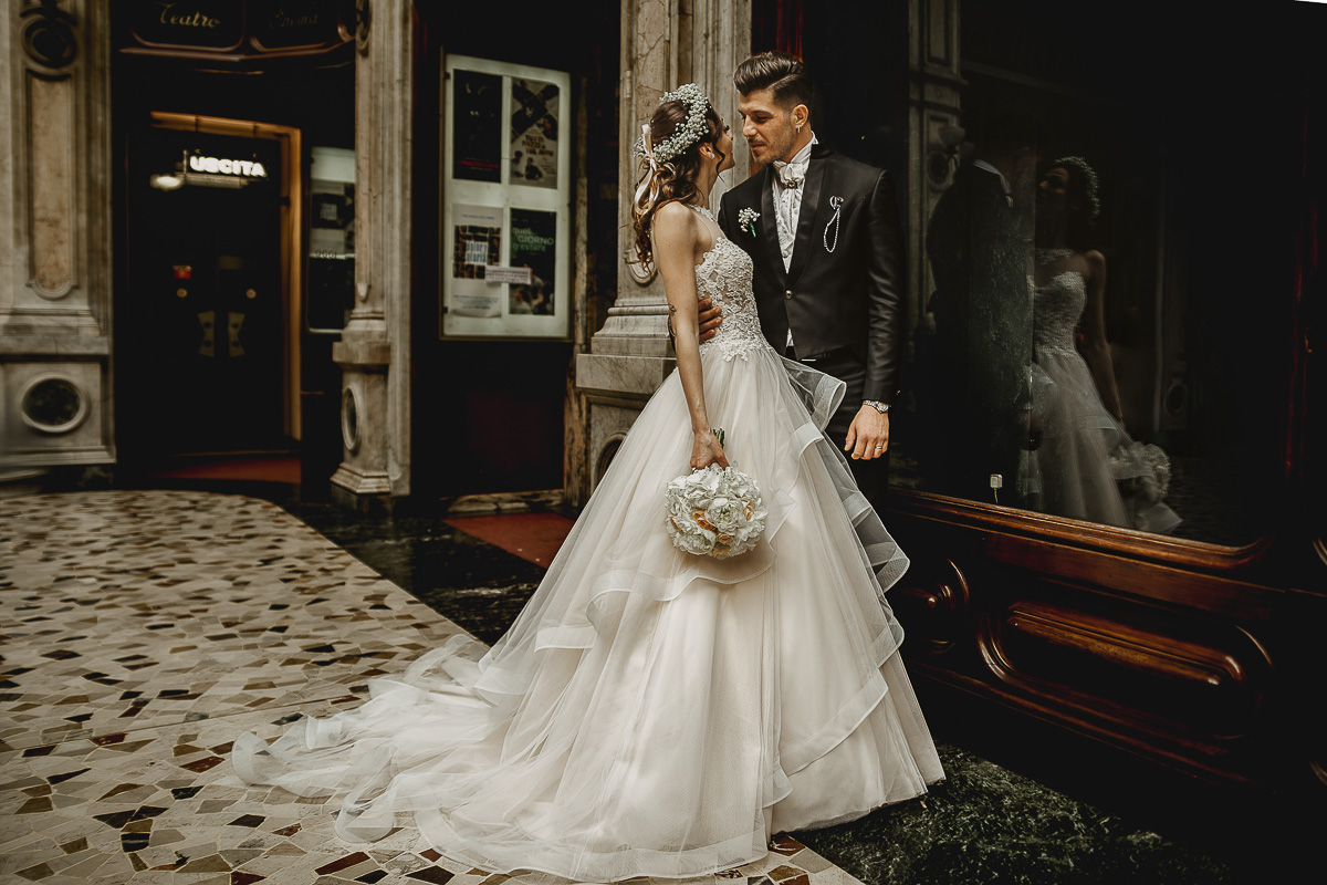 Matrimonio a Torino. Sessione di coppia nella galleria Subalpina