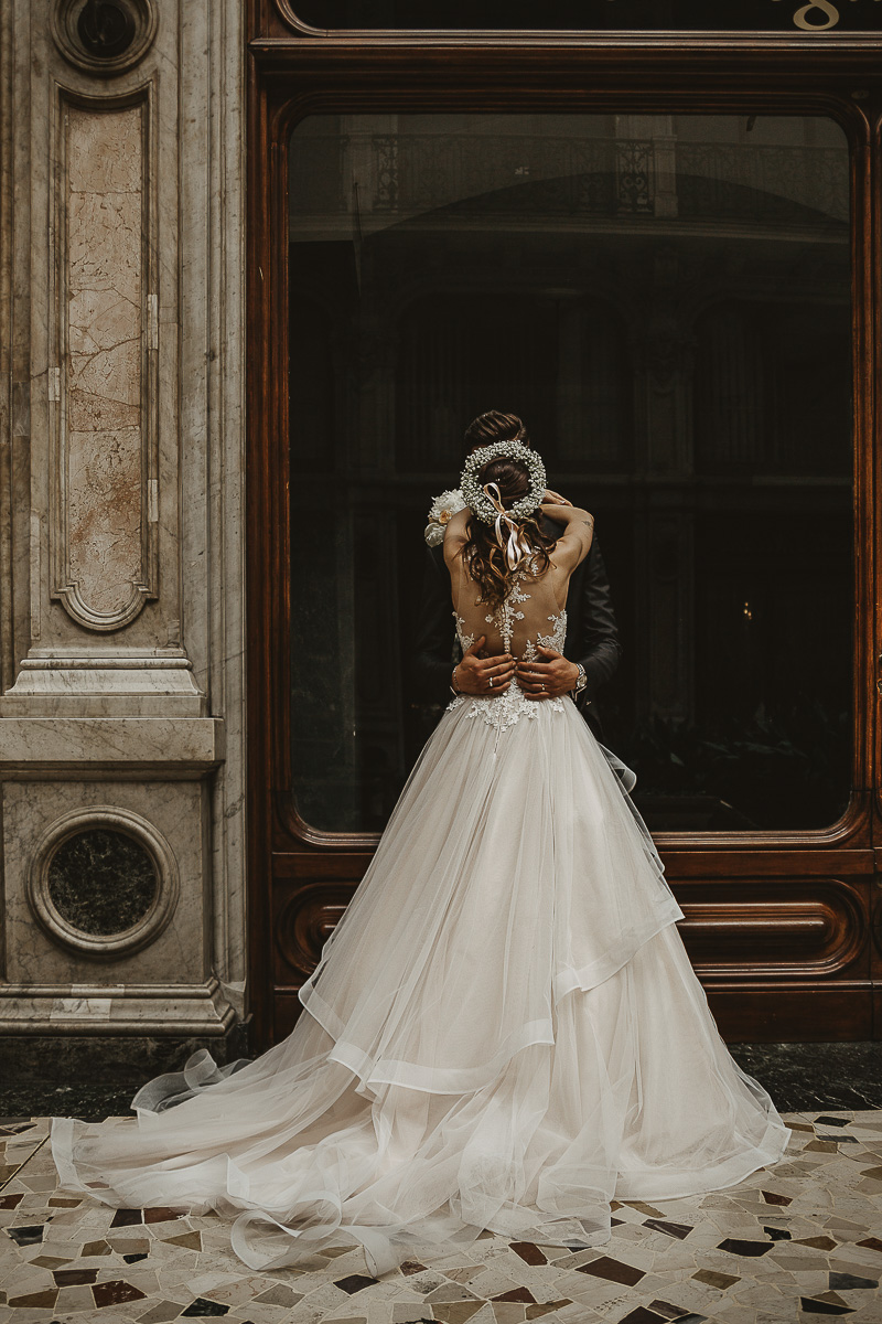 Matrimonio a Torino. Sessione di coppia nella galleria Subalpina