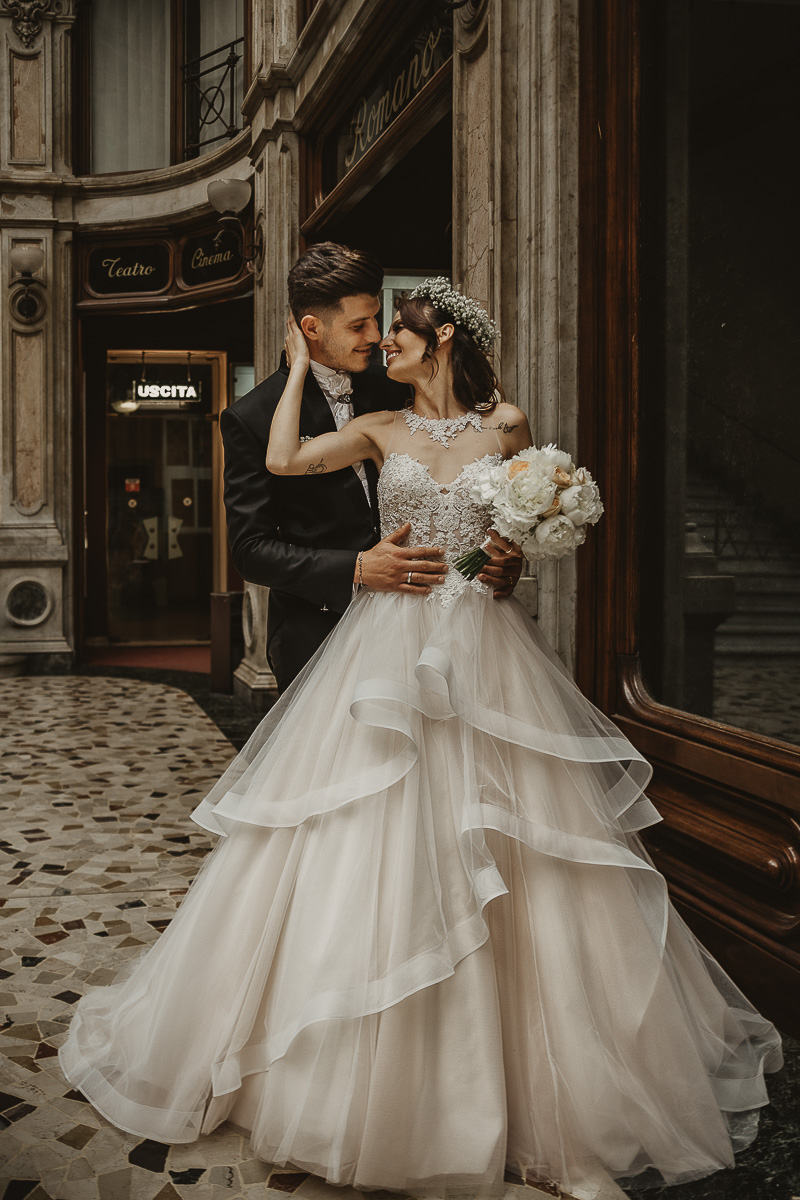 Matrimonio a Torino. Sessione di coppia nella galleria Subalpina