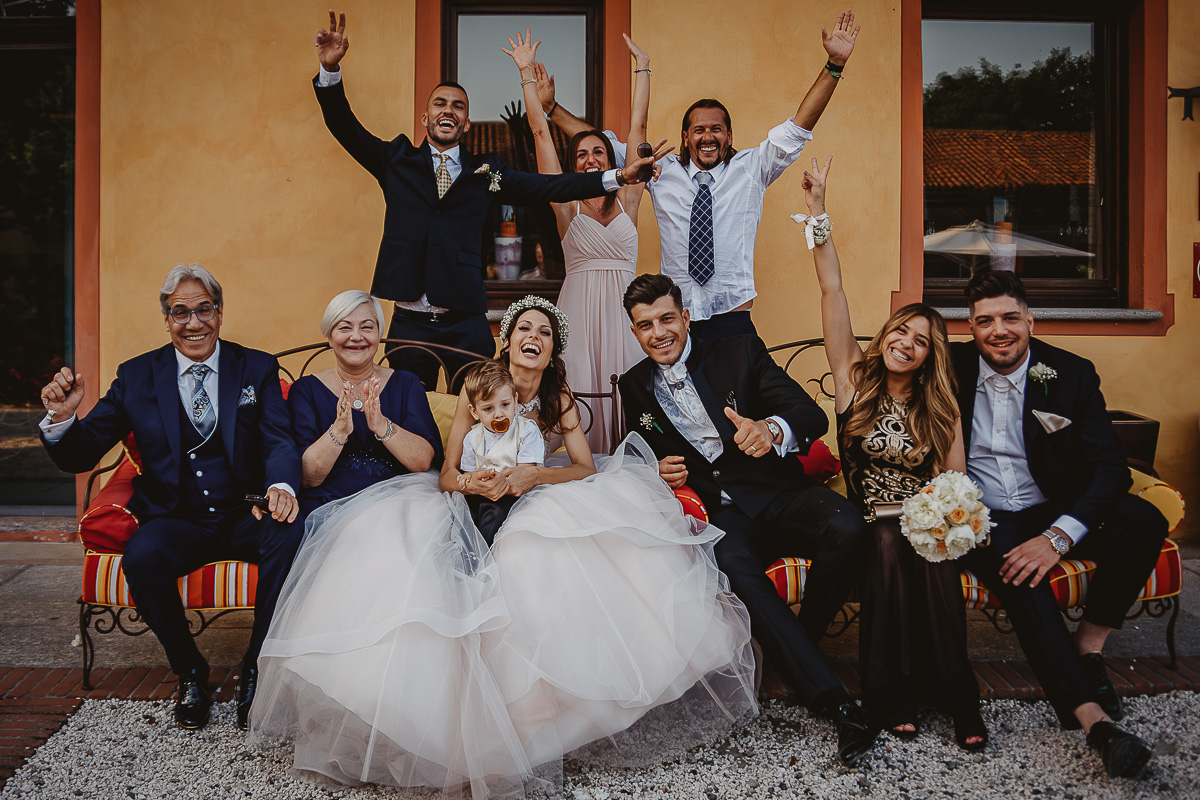 Matrimonio alla Tenuta La Cascinetta di Buriasco. Aperitivo.Foto di gruppo